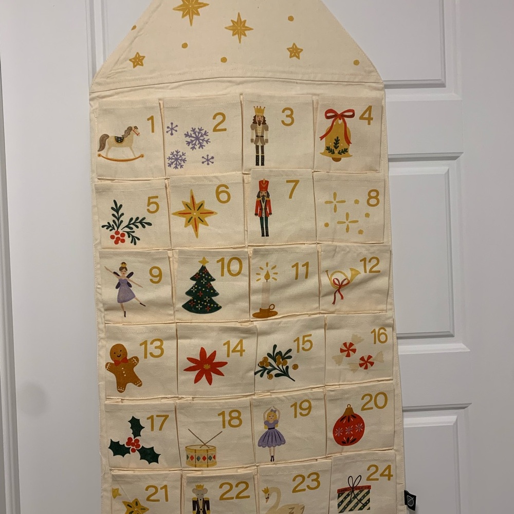 Simons Cream and Gold Holiday Advent Calenda